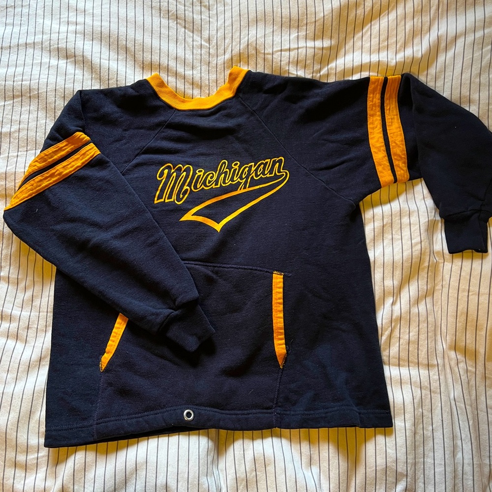 Vintage sweater Michigan navy and yellow.